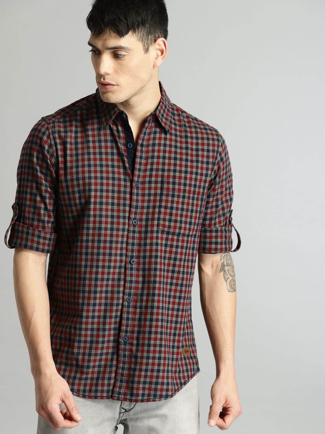 Roadster Men Maroon & Navy Blue Regular Fit Checked Casual Shirt - view 1