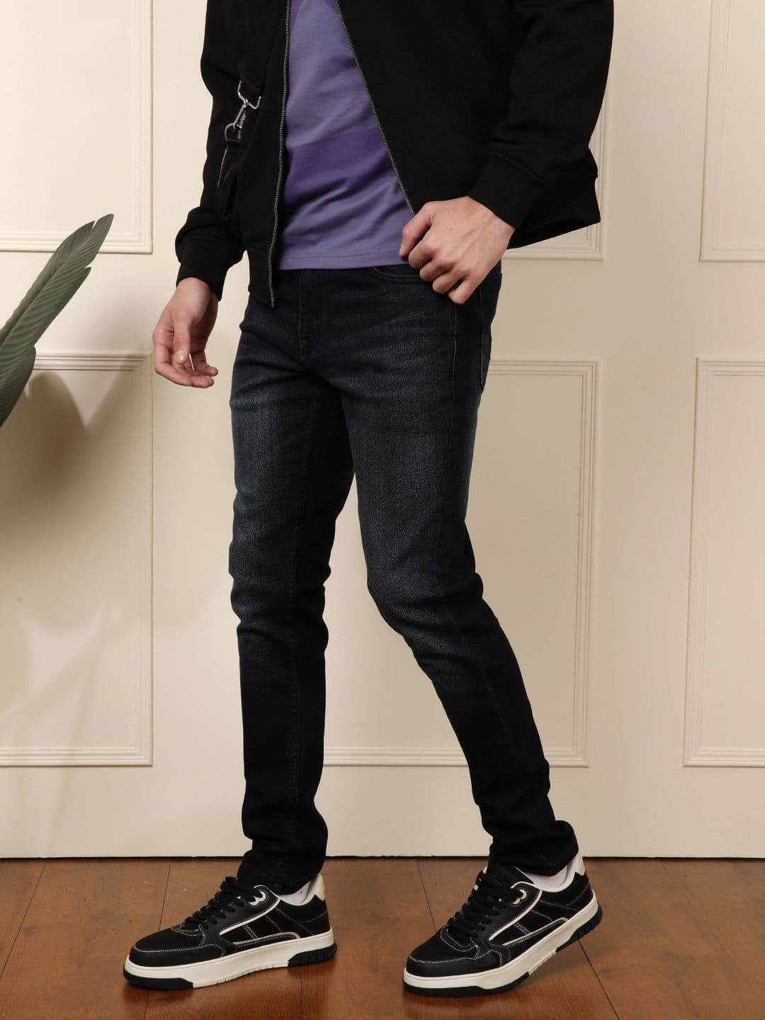 WROGN Men Blue Skinny Fit Mid-Rise Clean Look Stretchable Jeans - view 1