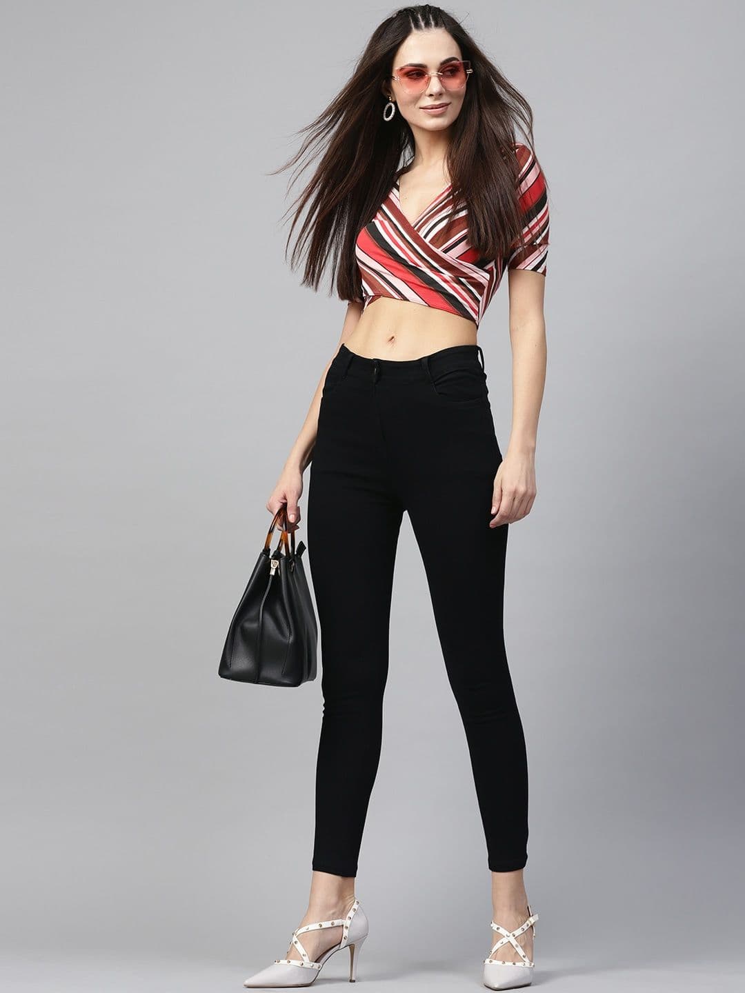 SASSAFRAS Women Black Slim Fit Mid-Rise Clean Look Stretchable Cropped Jeans - view 1